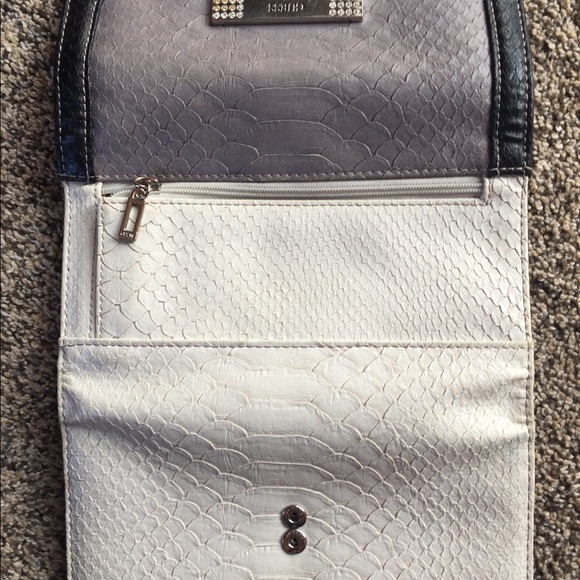 Guess Wallet - Picture 5 of 5